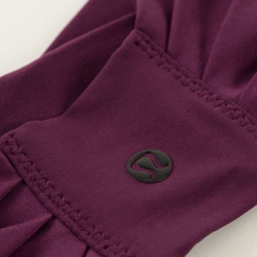 ❤️… Lululemon Harmony Headband
Plum - Picture 4 of 6